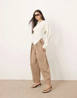 ARRANGE Remi Casual Twill Barrel Trouser In Mocha For Women