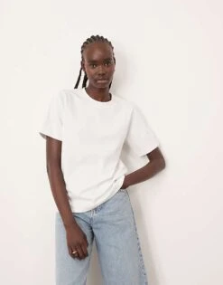 ARRANGE Clean Cut Regular T-shirt In White For Women