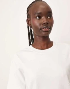 ARRANGE Clean Cut Regular T-shirt In White For Women -ARANG Clothing Shop 208115983 4