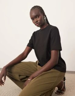 ARRANGE Clean Cut Regular T-shirt In Black For Women -ARANG Clothing Shop 208186314 1 black 1