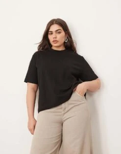 ARRANGE Curve Clean Cut Regular T-shirt In Black For Women