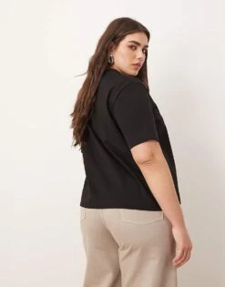 ARRANGE Curve Clean Cut Regular T-shirt In Black For Women -ARANG Clothing Shop 208186319 4
